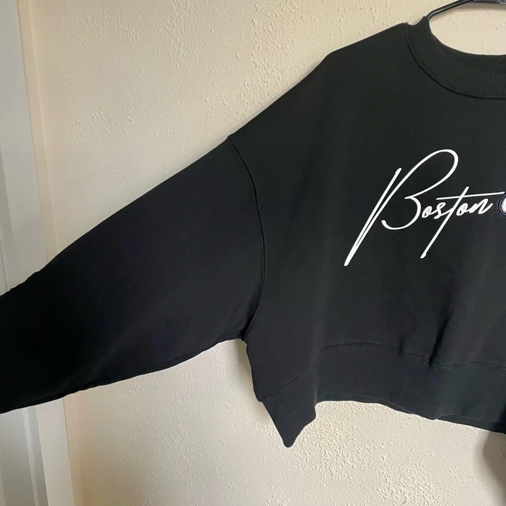 Pro Standard Boston Red Sox Crop Top Sweater - Picture 2 of 8